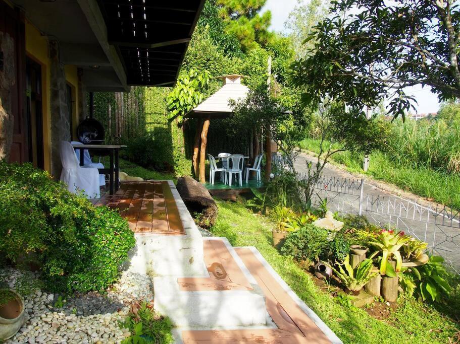 Cozy, Relaxing Suite With Private Bathtub & Kitchen Tagaytay City Esterno foto